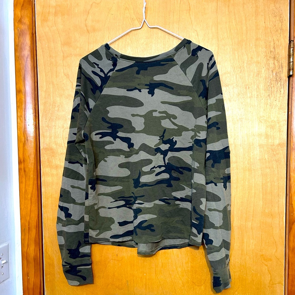 Love Tribe Long Sleeve Camo Shirt. Size XL